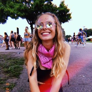 Meet your Posher, Fallon